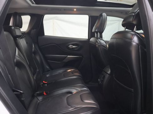 Used 2019 Jeep Cherokee Limited AWD/4WD image 12
