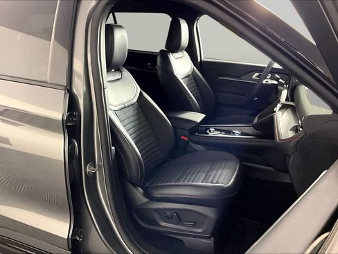 Used 2025 Ford Explorer ST-Line RWD image 9