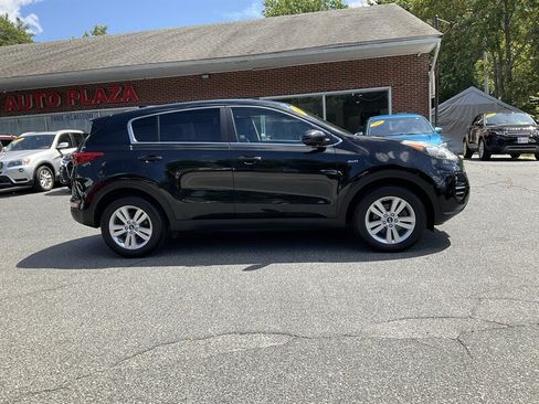 Used 2017 Kia Sportage LX AWD/4WD image 4