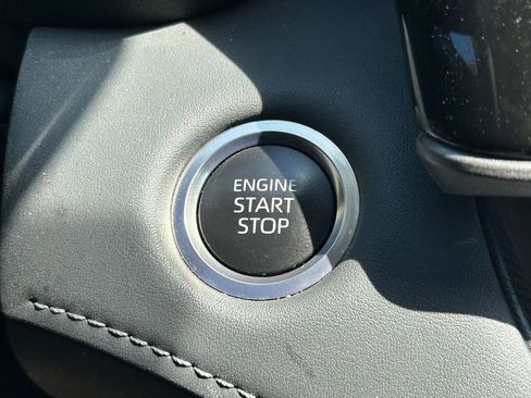 Used 2025 Toyota Highlander LE image 27