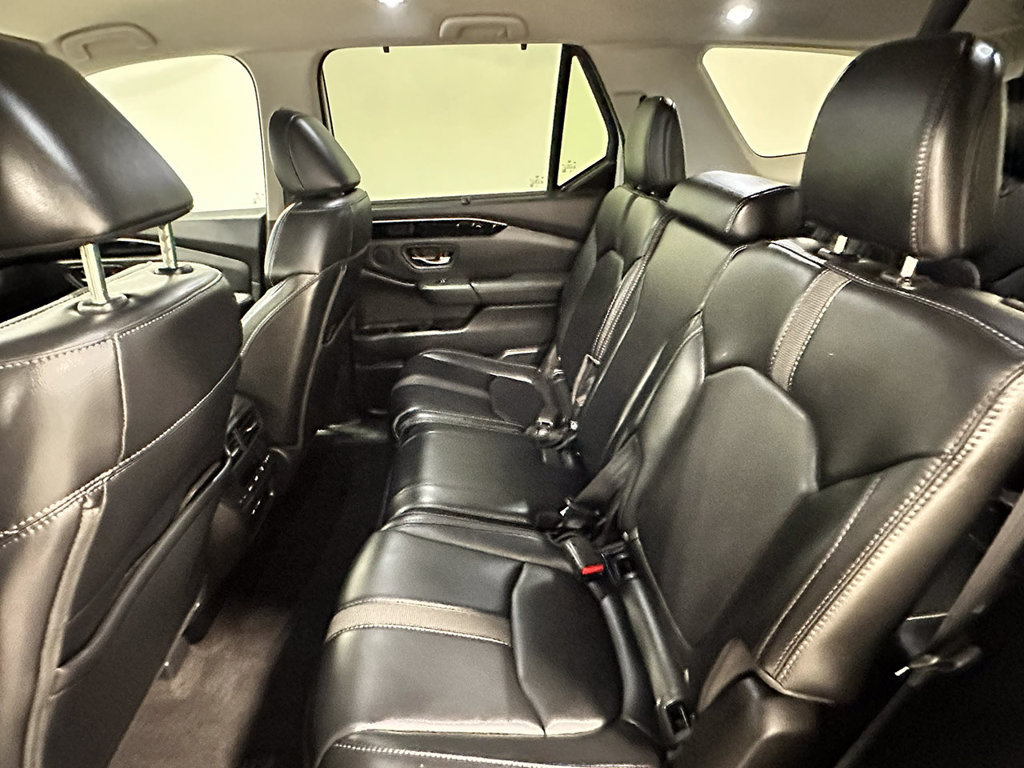 Used 2025 Honda Pilot EX-L image 17