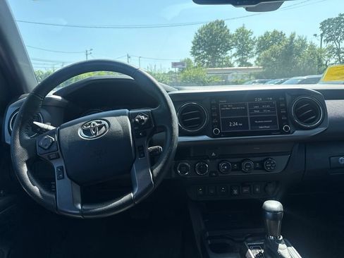 Used 2020 Toyota Tacoma TRD Off-Road w/ Technology Package AWD/4WD image 23