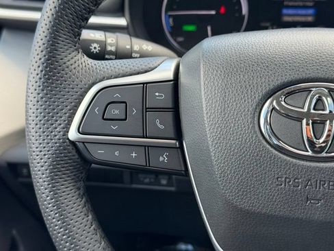 Certified 2024 Toyota Sienna Limited FWD image 27
