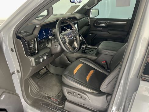 Used 2024 GMC Sierra 1500 AT4 w/ Technology Package AWD/4WD image 10