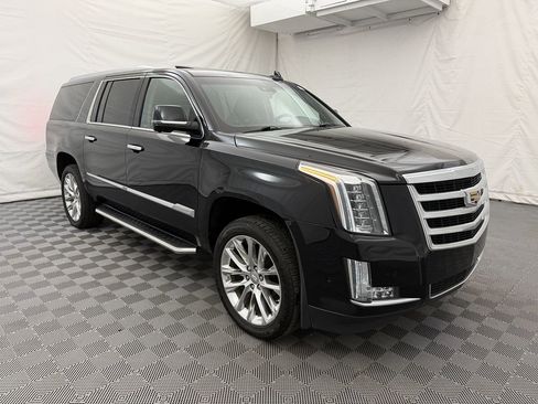 Used 2017 Cadillac Escalade ESV Luxury image 4