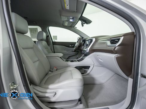 Used 2020 GMC Acadia SLT w/ LPO, Cargo Package AWD/4WD image 46