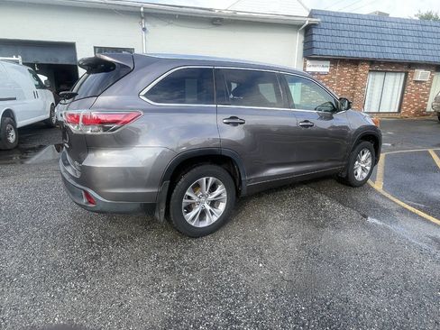 Used 2014 Toyota Highlander XLE AWD/4WD image 10
