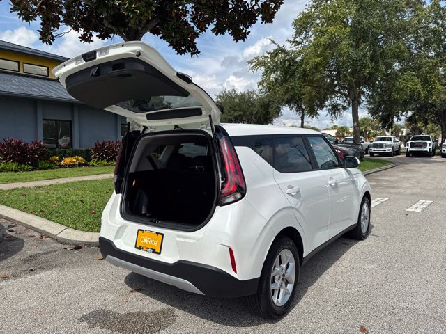 Used 2025 Kia Soul LX w/ LX Technology Package FWD image 18