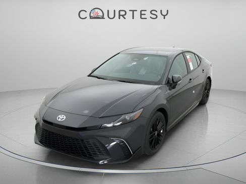 Used 2026 Toyota Camry SE FWD image 1