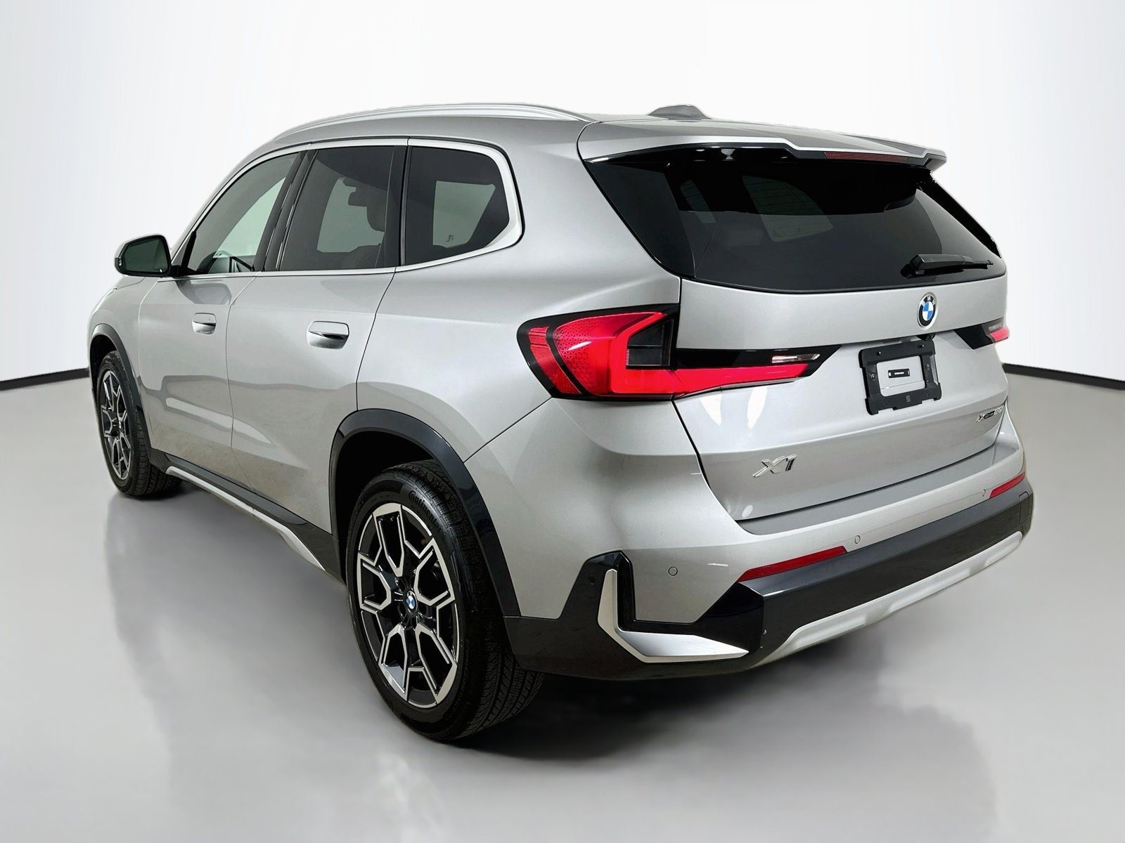 Used 2026 BMW X1 xDrive28i w/ Convenience Package AWD/4WD image 7