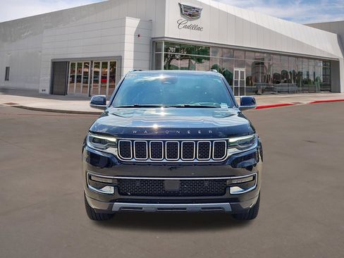 Used 2022 Jeep Wagoneer Series III w/ Premium Group I AWD/4WD image 2