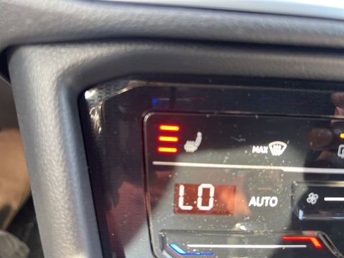 New 2025 Volkswagen Taos SE image 24