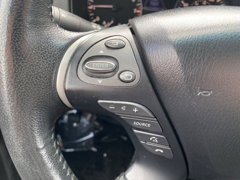 Used 2016 Nissan Pathfinder SV image 11