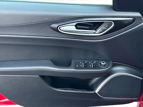 Used 2018 Alfa Romeo Giulia image 21