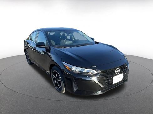 Used 2025 Nissan Sentra SV image 3