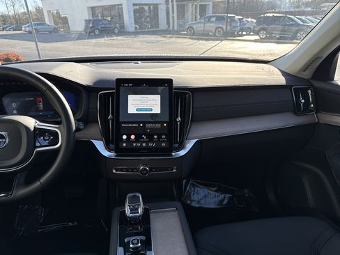 Used 2025 Volvo XC90 B6 Plus image 30