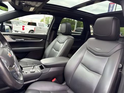 Used 2022 Cadillac XT5 Sportv w/ LPO, ONYX Package AWD/4WD image 16