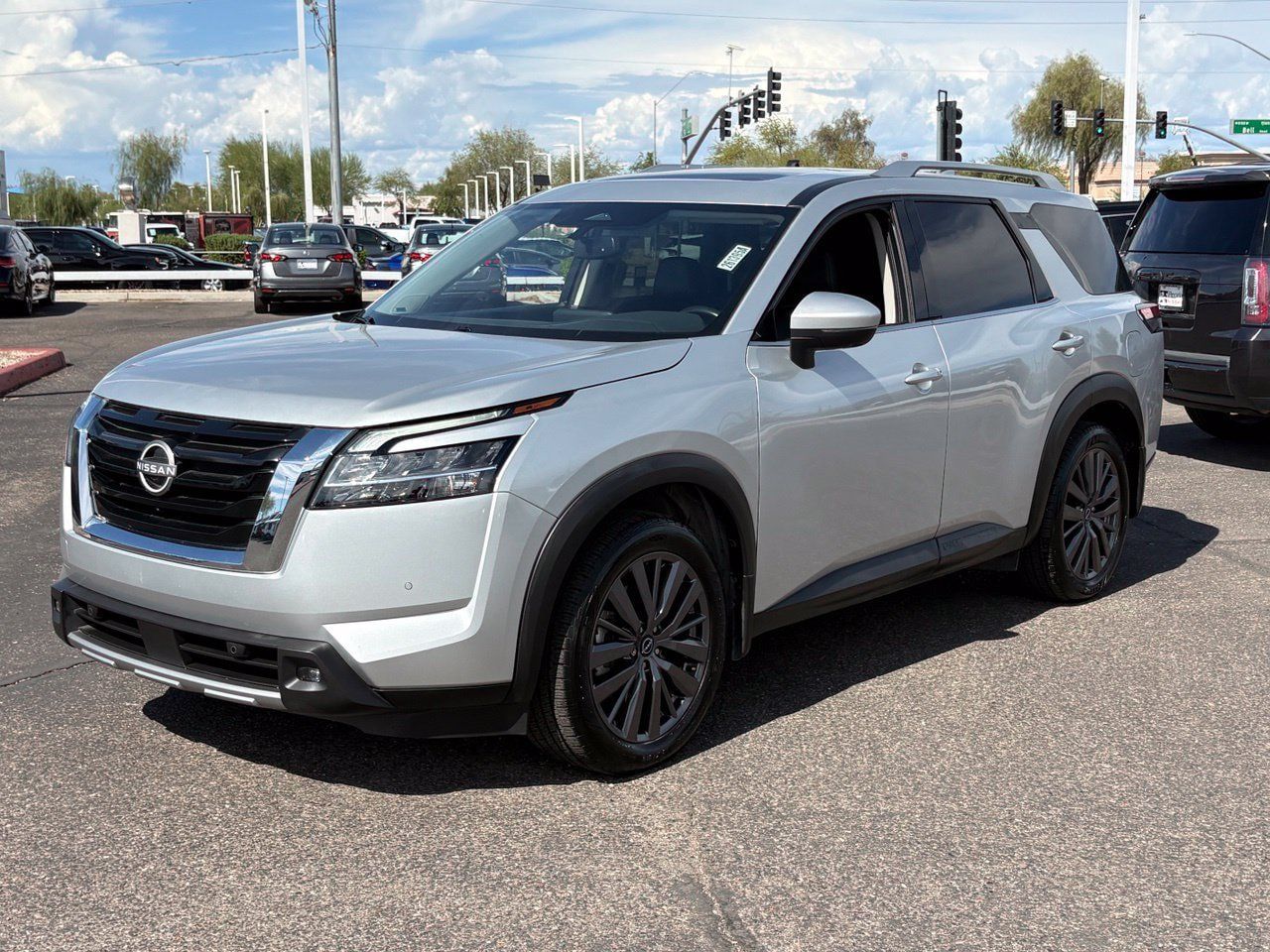 Certified 2022 Nissan Pathfinder SL w/ SL Premium Package FWD image 2