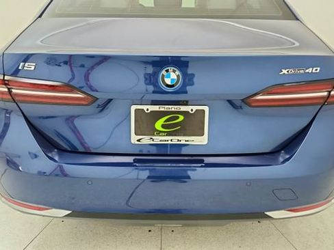 Used 2025 BMW i5 xDrive40 w/ Premium Package image 11