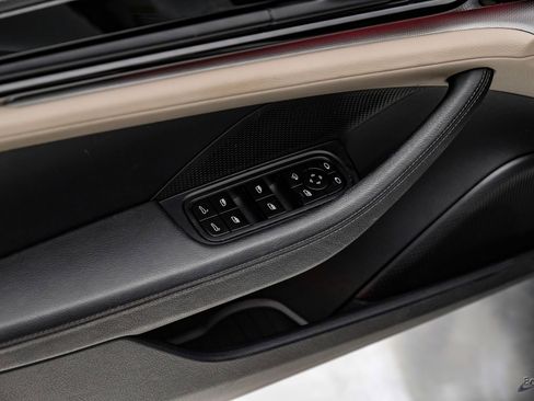 Used 2025 Porsche Panamera w/ Premium Package image 75