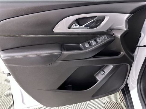 Used 2021 Chevrolet Traverse LT image 22