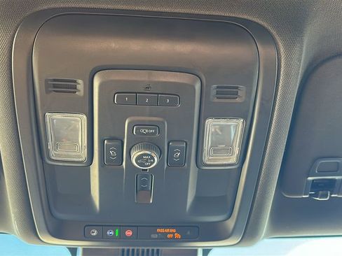 Used 2023 Chevrolet Suburban Premier image 29