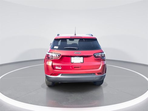 Used 2026 Jeep Compass Latitude image 7