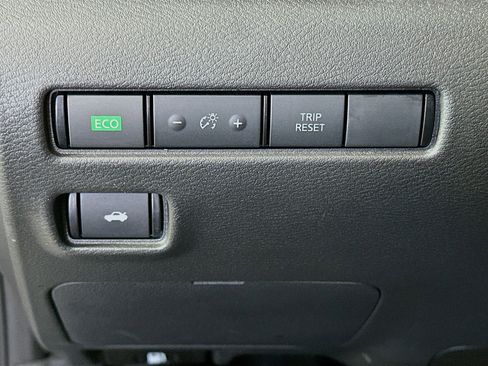 Used 2024 Nissan Sentra SV image 16