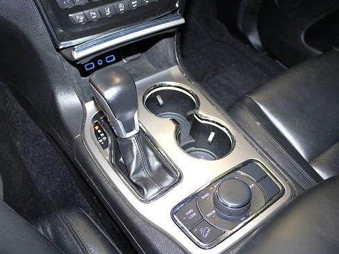 Used 2022 Jeep Grand Cherokee Limited w/ Trailer Tow Group IV image 23