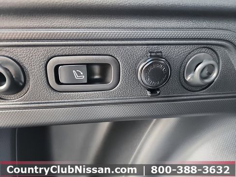 Used 2022 Subaru Forester Touring image 33