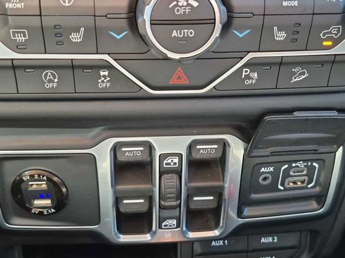 Used 2018 Jeep Wrangler Unlimited Sport S AWD/4WD image 28