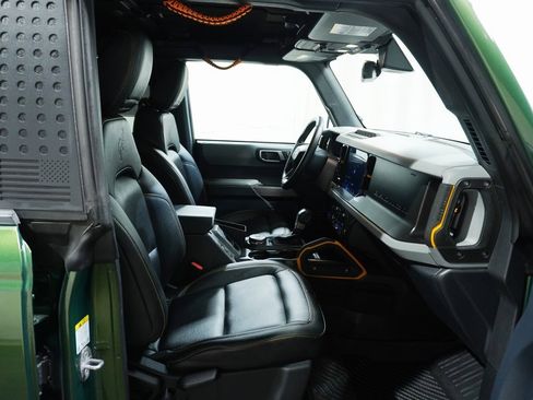 Used 2023 Ford Bronco Badlands w/ Sasquatch Package image 12