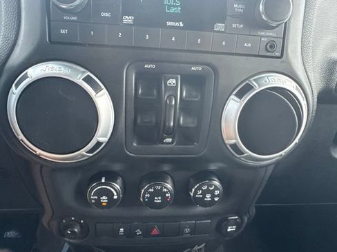 Used 2014 Jeep Wrangler Unlimited Sahara w/ Connectivity Group AWD/4WD image 17