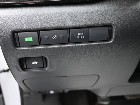 Used 2025 Nissan Sentra SV image 38