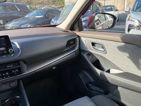 Used 2023 Nissan Rogue SV image 17