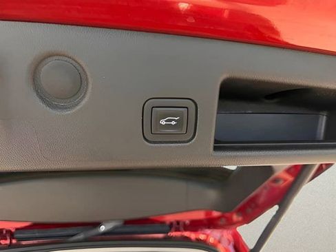 Used 2023 Chevrolet Equinox LT AWD/4WD image 11