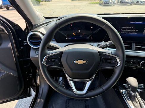 Used 2026 Chevrolet Trax LT w/ Sunroof Package FWD image 12