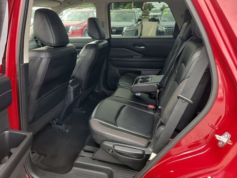 Certified 2023 Nissan Pathfinder SL FWD image 11