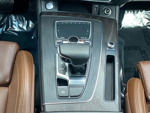 Used 2020 Audi Q5 e Premium Plus w/ Premium Plus Package image 12