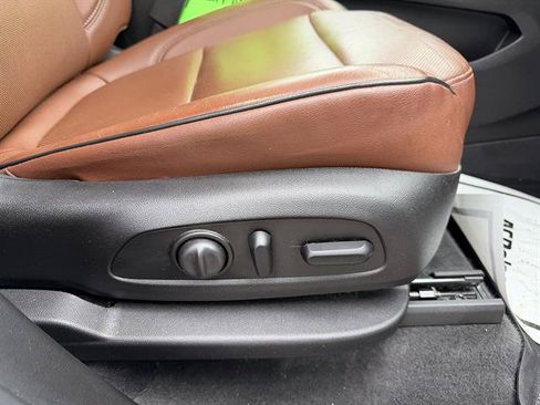 Used 2018 Chevrolet Traverse High Country AWD/4WD image 17