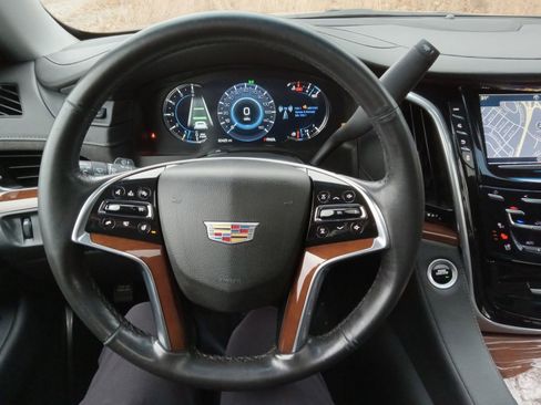 Used 2019 Cadillac Escalade ESV Luxury image 13