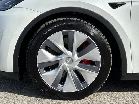 Used 2022 Tesla Model Y Performance image 25