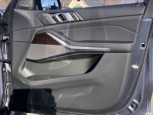 Used 2021 BMW X5 M50i w/ Executive Package image 23