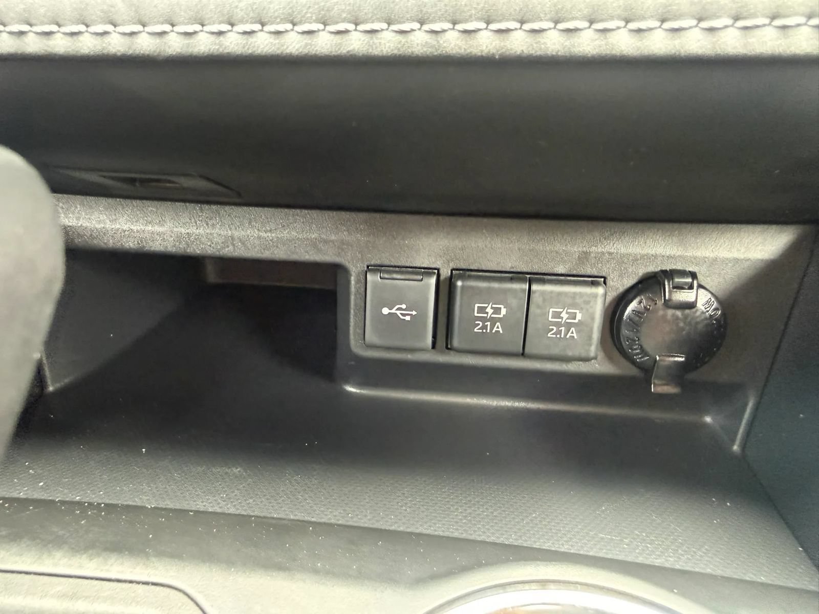Used 2021 Toyota Highlander XLE AWD/4WD image 26