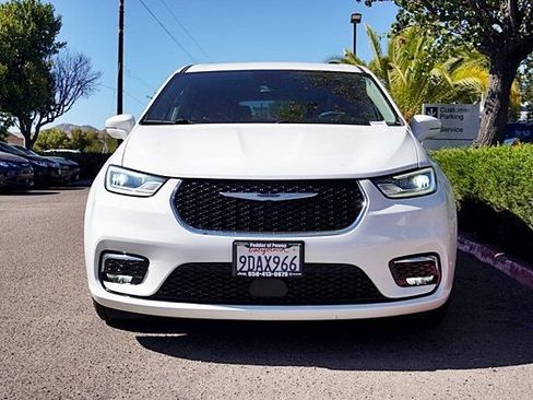 Used 2022 Chrysler Pacifica Touring-L FWD image 5