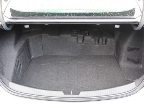 Used 2017 Chevrolet Malibu Hybrid w/ Leather Package FWD image 5