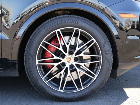 Certified 2025 Porsche Cayenne S AWD/4WD image 30