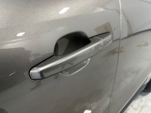 Used 2020 Jaguar F-PACE Premium image 16