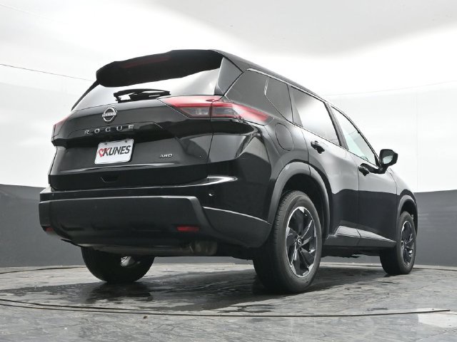 Used 2025 Nissan Rogue SV AWD/4WD image 40
