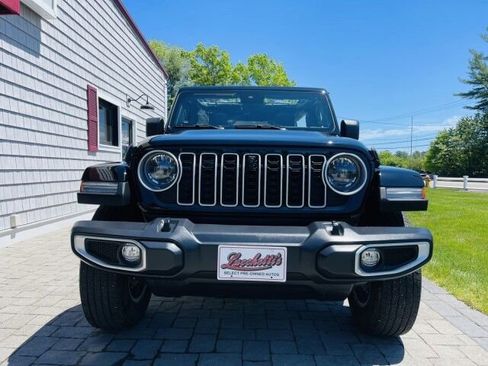 Used 2024 Jeep Wrangler Unlimited Sahara w/ Technology Group AWD/4WD image 35